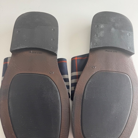 Men’s Burberry toe slides - Picture 2 of 5